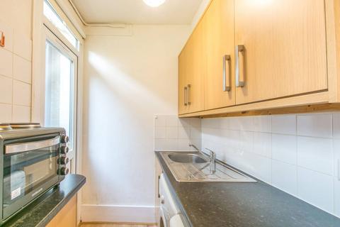 Studio to rent, Woodlands Park Road, N15, Tottenham, London, N15