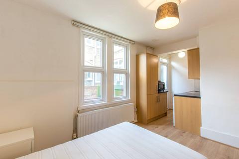 Studio to rent, Woodlands Park Road, N15, Tottenham, London, N15