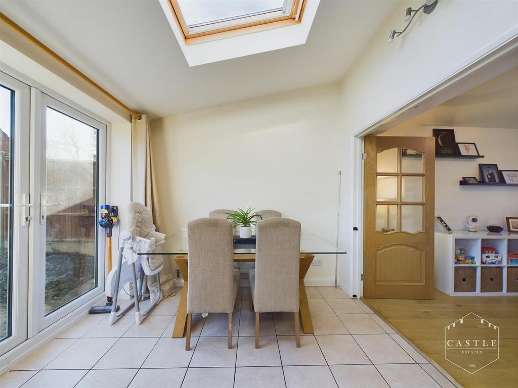 Dining kitchen