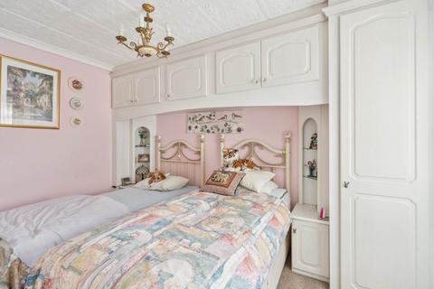 10 Duncan Way, Bushey, WD23 2BQ