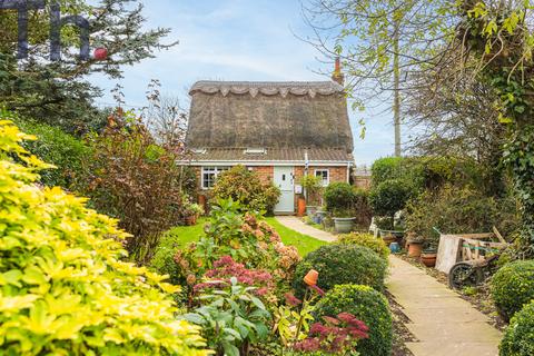 2 bedroom cottage for sale, Chale Street, Ventnor PO38