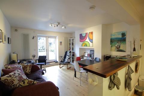 2 bedroom flat to rent, Lambert Road, Brixton Hill SW2