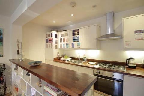 2 bedroom flat to rent, Lambert Road, Brixton Hill SW2