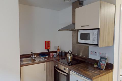 Studio to rent, Spaniel Row, Nottingham  NG1