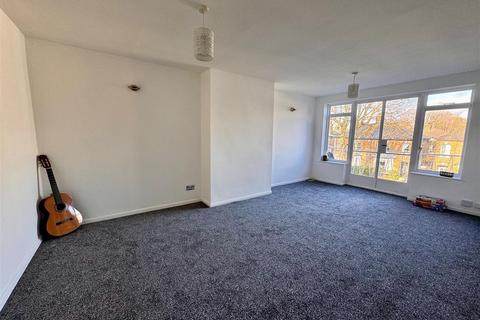 2 bedroom apartment to rent, Alexandra Road, Southend-On-Sea