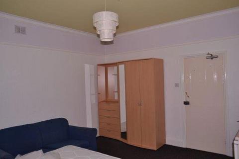 1 bedroom flat to rent, Flat 8, 18 Springfield Road