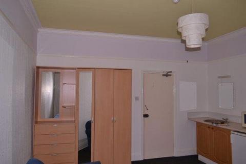 1 bedroom flat to rent, Flat 8, 18 Springfield Road