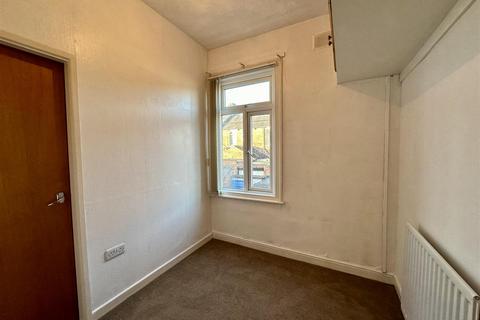 2 bedroom terraced house to rent, Kitchener Street, Darlington