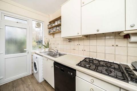 3 bedroom flat to rent, Grantham Road, London W4