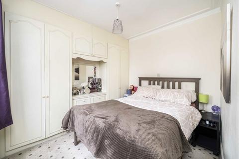 3 bedroom flat to rent, Grantham Road, London W4