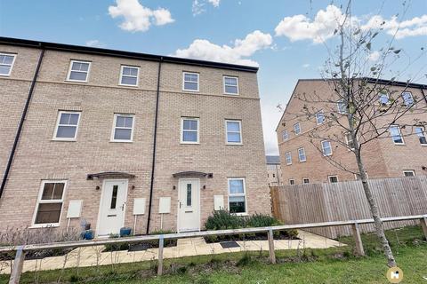 2 bedroom townhouse to rent, Huntingdon Street, Castleford WF10