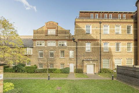 2 bedroom flat for sale, Borough Road, Isleworth TW7