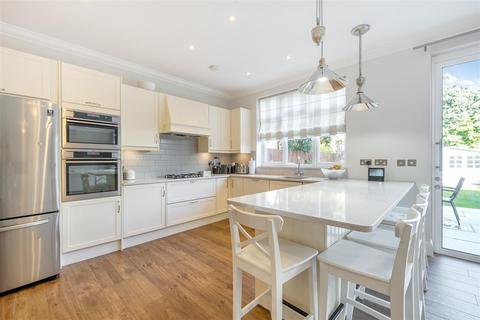 6 bedroom detached house for sale, Oman Avenue, London, NW2