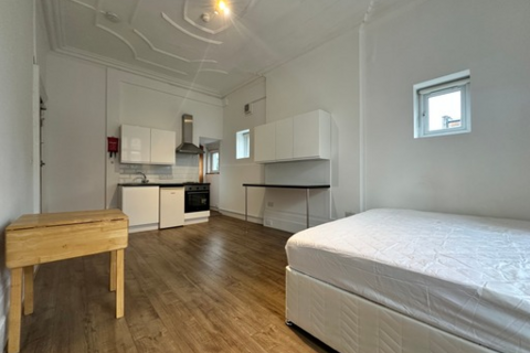 Studio to rent, Parsifal Road, London NW6