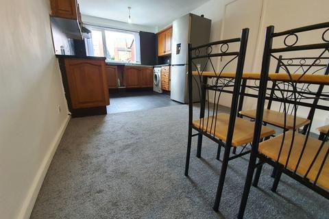 2 bedroom terraced house to rent, Leeds LS3