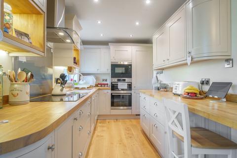 16 Cavalier Close, Midhurst, GU29 9QW