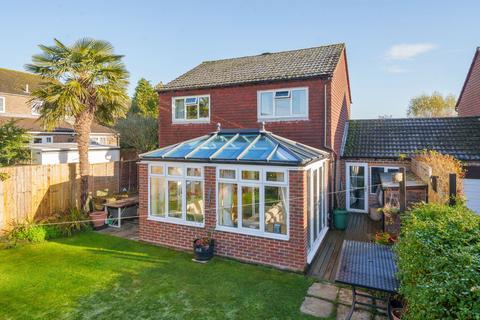 16 Cavalier Close, Midhurst, GU29 9QW