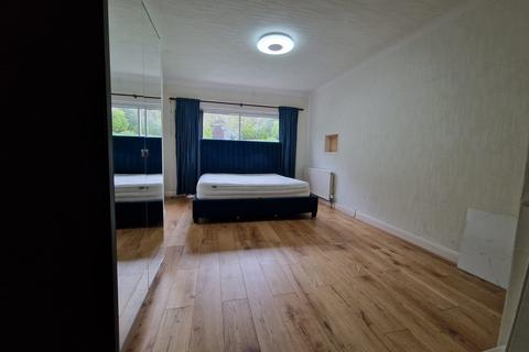 1 bedroom in a house share to rent, Oakington Manor Drive, Wembley, Greater London, HA9