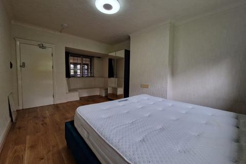 1 bedroom in a house share to rent, Oakington Manor Drive, Wembley, Greater London, HA9