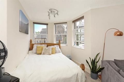 Studio to rent, East Hill, London