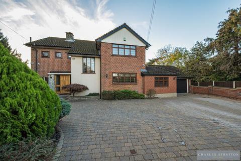 4 bedroom detached house for sale, Gidea Close, Gidea Park