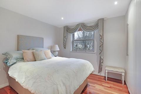 3 bedroom flat for sale, Kings Place, Buckhurst Hill IG9