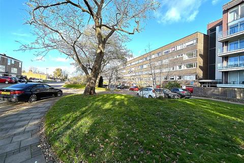 2 bedroom flat for sale, Fair Acres, Bromley