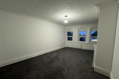 2 bedroom flat to rent, AVAILABLE NOW!