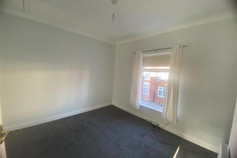 2 bedroom terraced house to rent, Byron Street, Goole