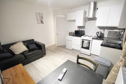 2 bedroom flat to rent, Central Road, Wembley, HA0