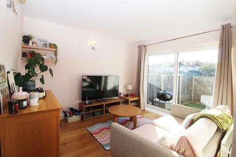 2 bedroom maisonette for sale, Lynmouth Avenue, Morden