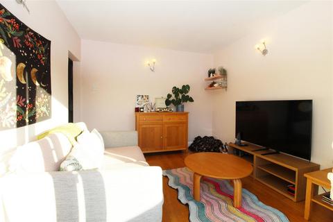 2 bedroom maisonette for sale, Lynmouth Avenue, Morden