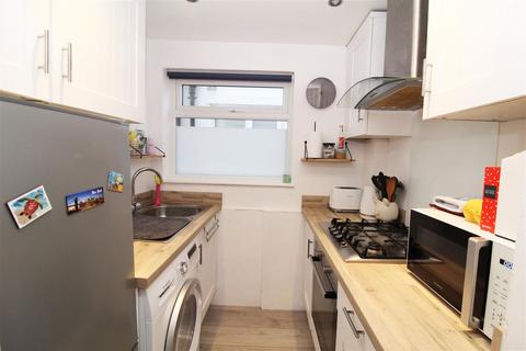 2 bedroom maisonette for sale, Lynmouth Avenue, Morden