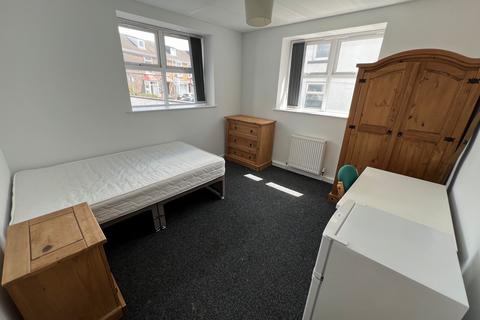 4 bedroom apartment to rent, Swansea SA1