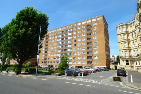 2 bedroom flat to rent, Grand Avenue, Hove