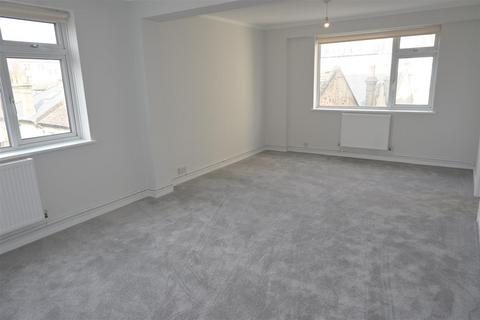 2 bedroom flat to rent, Grand Avenue, Hove