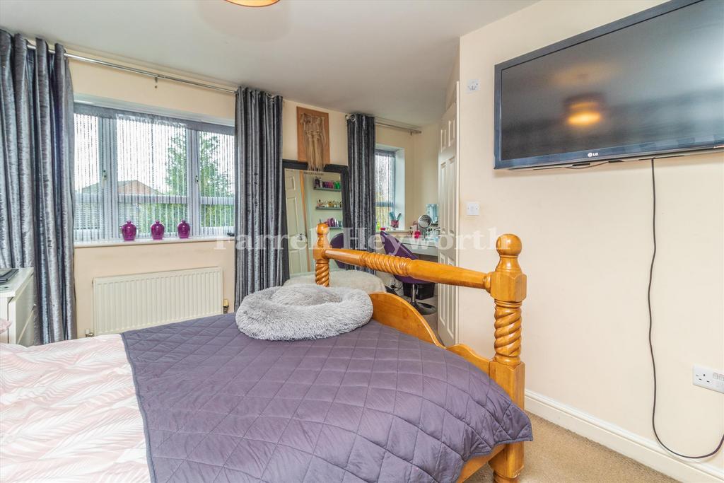 Bedroom 1 image 2