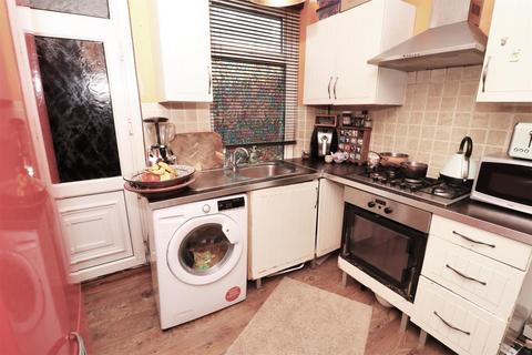 3 bedroom terraced house for sale, Hopbine Avenue, Bradford BD5