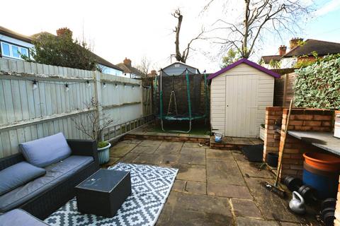 2 bedroom house to rent, Schoolgate Drive, Morden SM4