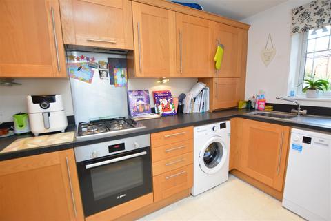 2 bedroom house to rent, Schoolgate Drive, Morden SM4