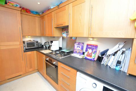 2 bedroom house to rent, Schoolgate Drive, Morden SM4