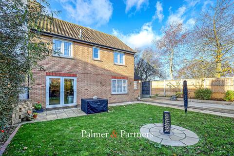 4 bedroom detached house for sale, Palmers Croft, Chelmsford, Essex, CM2