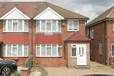 3 bedroom semi-detached house to rent, Wood End Green Road, Hayes UB3