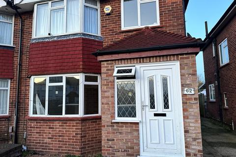 3 bedroom semi-detached house to rent, Wood End Green Road, Hayes UB3