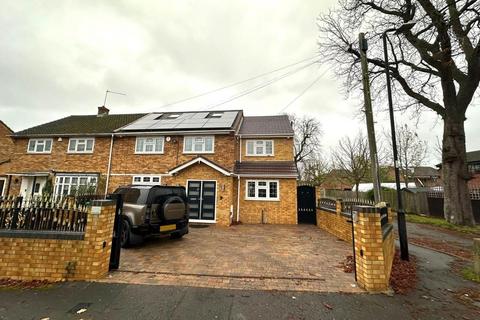 5 bedroom detached house to rent, Slough,  Berkshire,  SL3