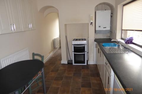 2 bedroom end of terrace house to rent, Vessey Terrace, Newcastle ST5