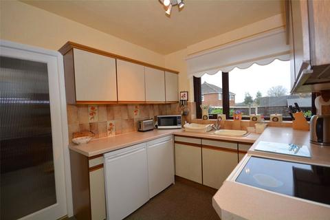 3 bedroom semi-detached house for sale, Newlands Walk, Stanley, Wakefield, West Yorkshire