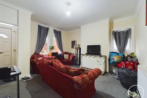 4 bedroom end of terrace house for sale, Salisbury Avenue, Leeds