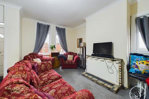 4 bedroom end of terrace house for sale, Salisbury Avenue, Leeds