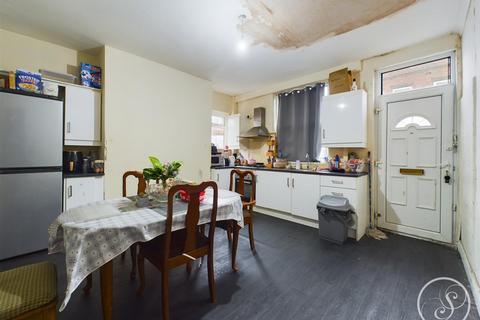 4 bedroom end of terrace house for sale, Salisbury Avenue, Leeds